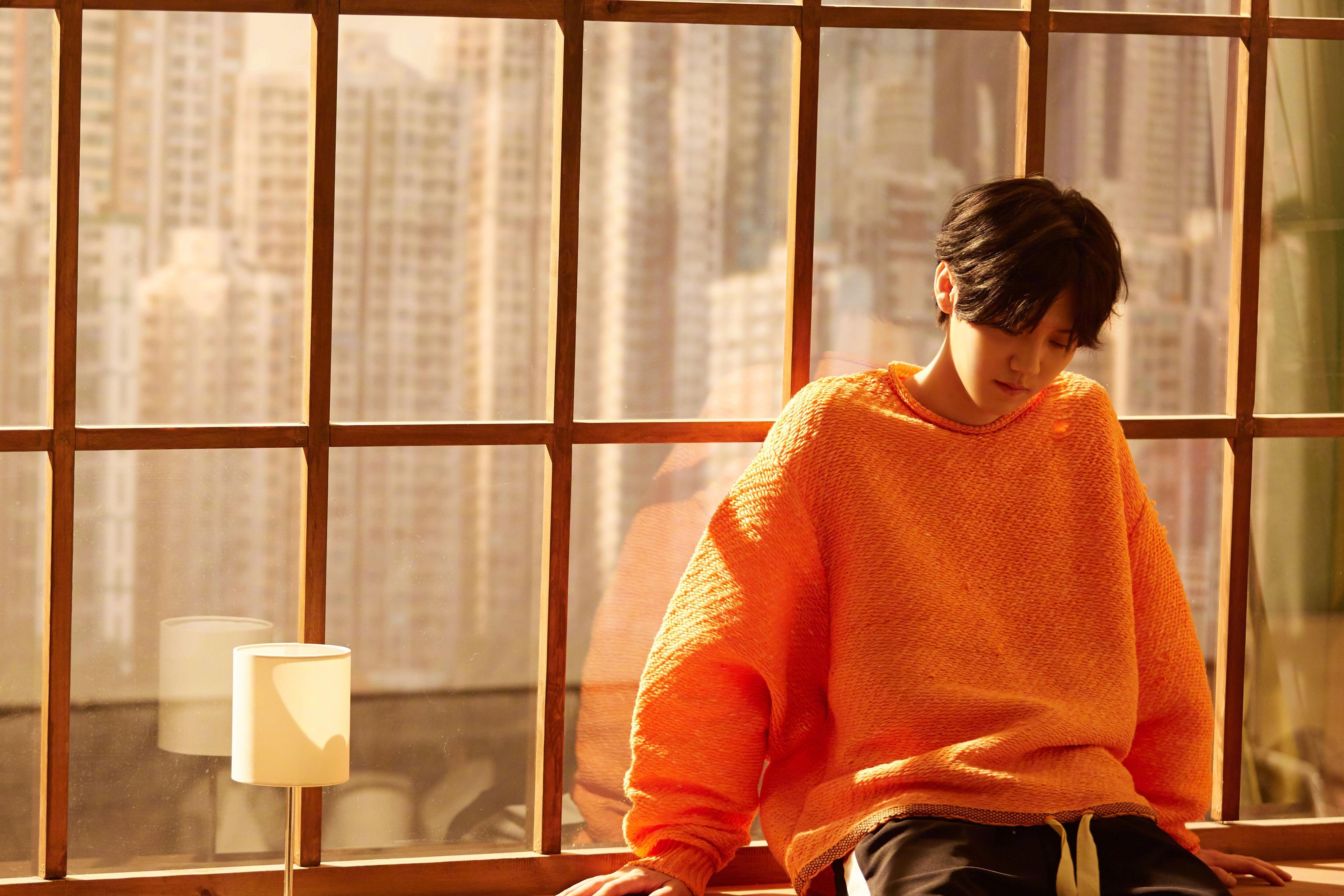 爱游戏娱乐网址-王楚钦与队友配合默契夺得团体赛冠军，王楚钦比赛照片