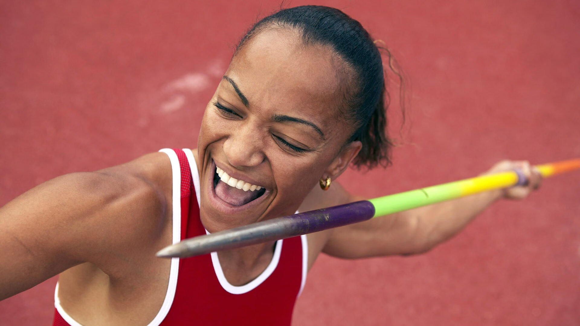 比利时举重选手在比赛中展现出顽强拼搏精神，比利时举重队