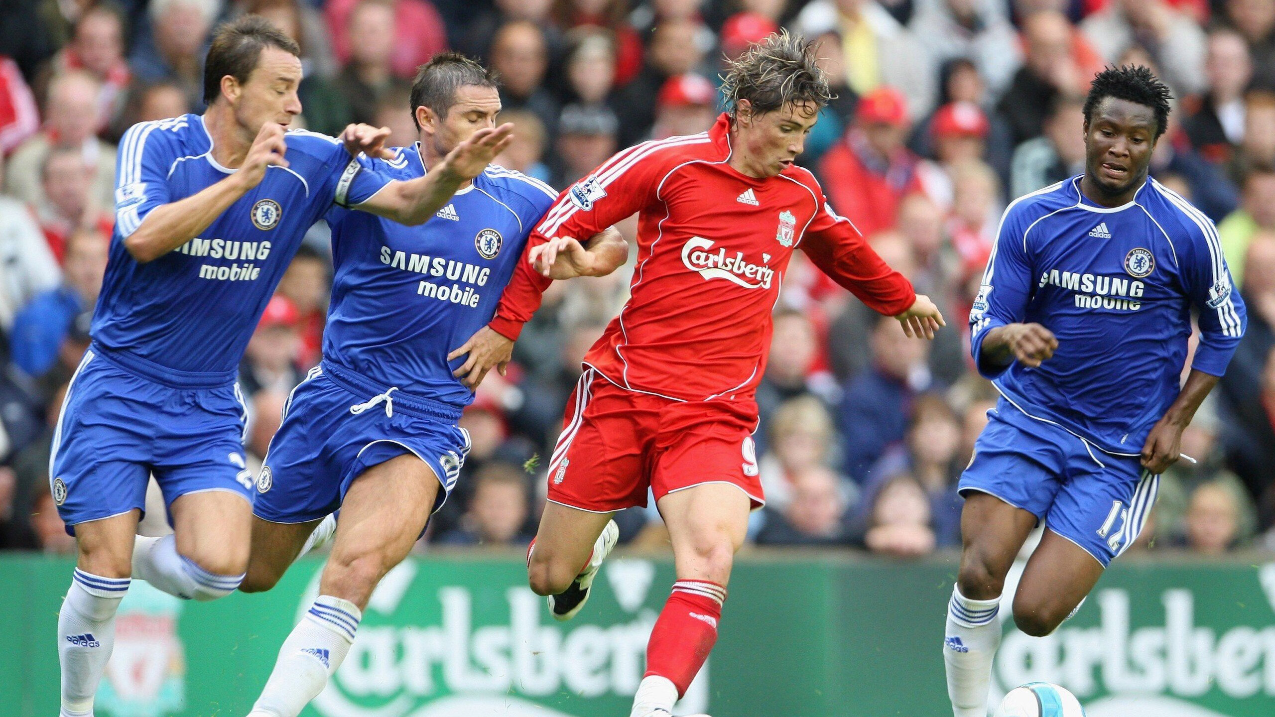 爱游戏官网-比赛中战术调整的典范：换人和变阵的魔法，球赛换人